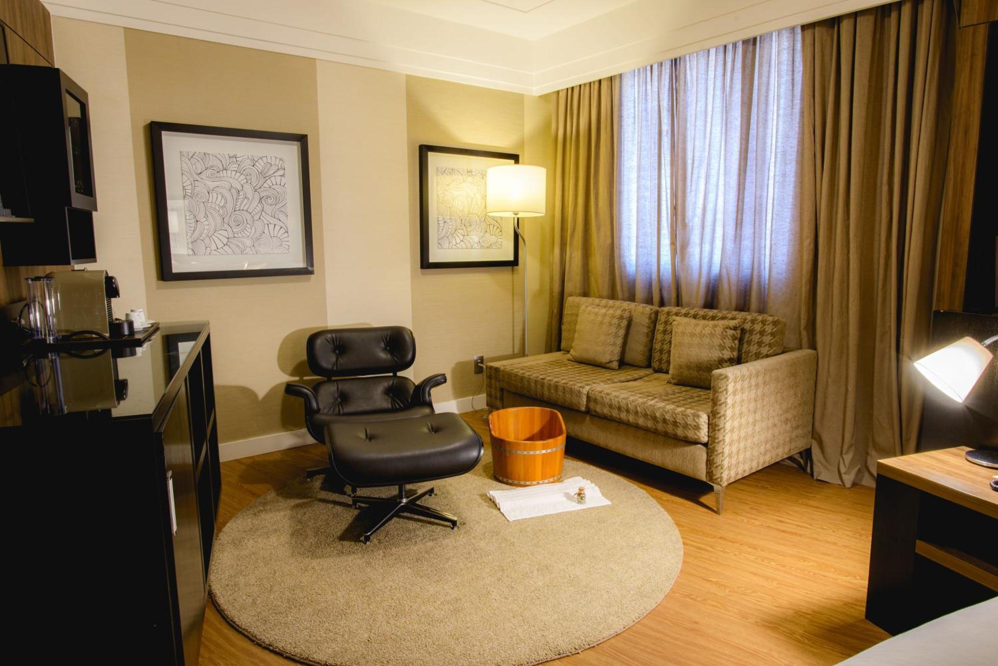 Radisson Alphaville Barueri Zewnętrze zdjęcie A living room in a serviced apartment in London