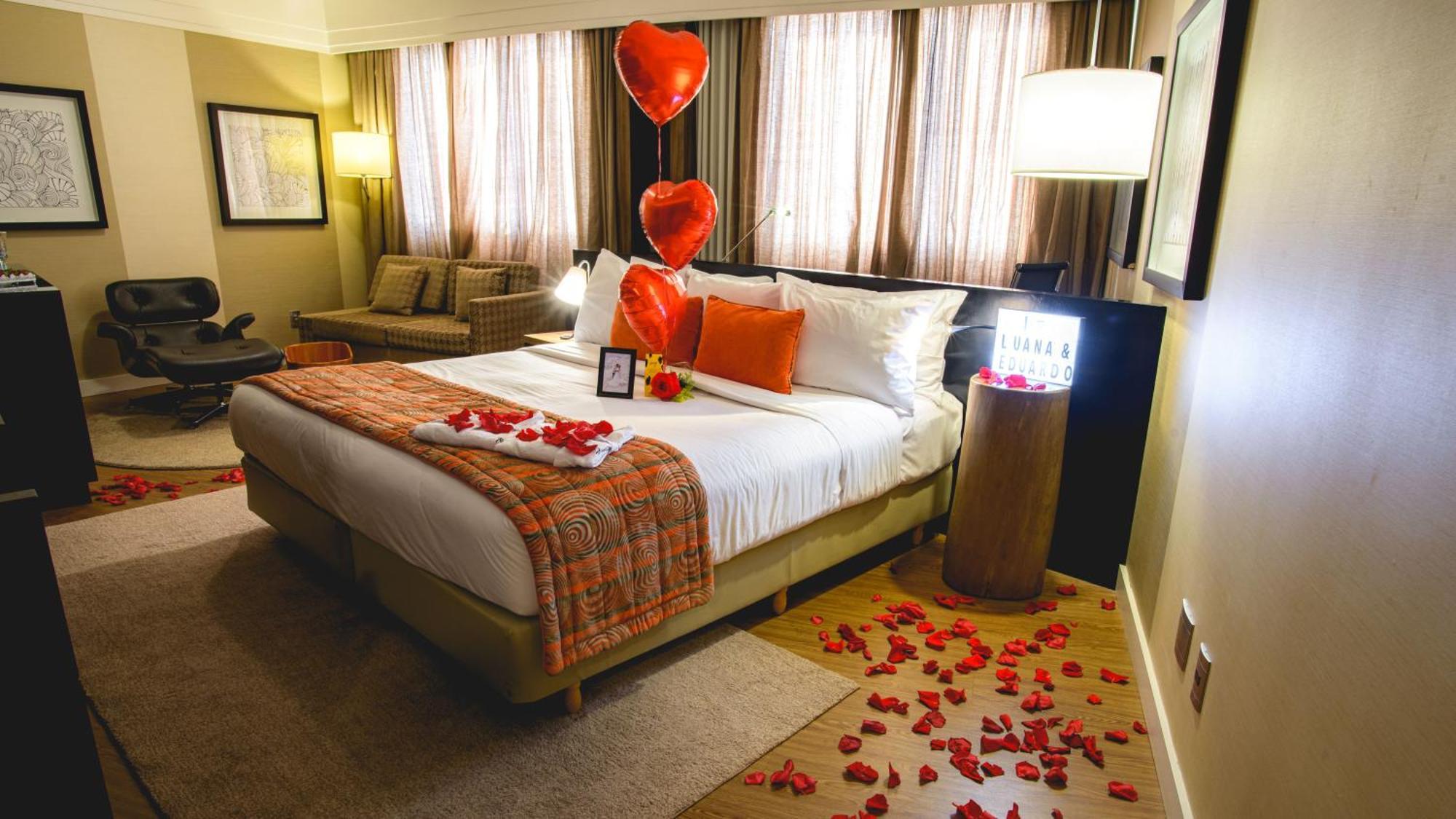 Radisson Alphaville Barueri Zewnętrze zdjęcie A bedroom decorated for Valentine's Day