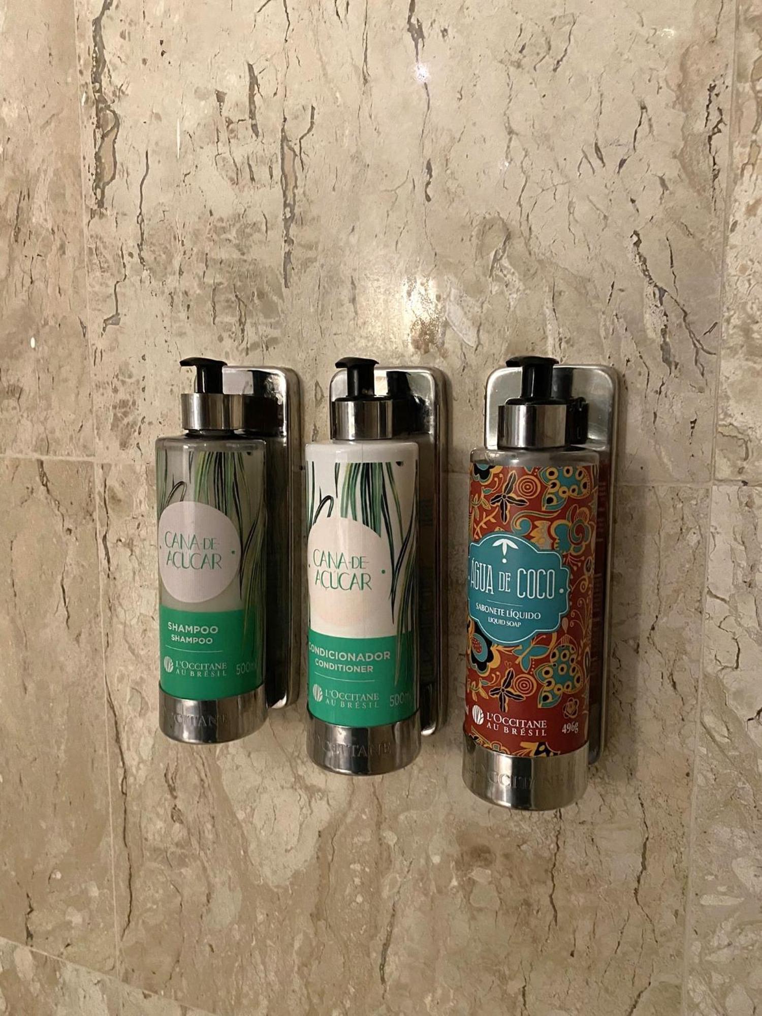 Radisson Alphaville Barueri Zewnętrze zdjęcie A selection of shower gel, shampoo and conditioner